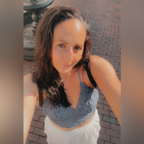 Meet your Posher, Emily - Picture 2 of 5